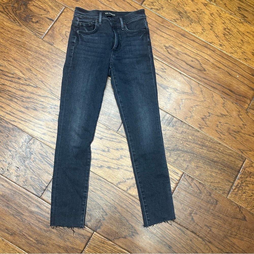 Denim Forum the Nico mid rise skinny crop jeans